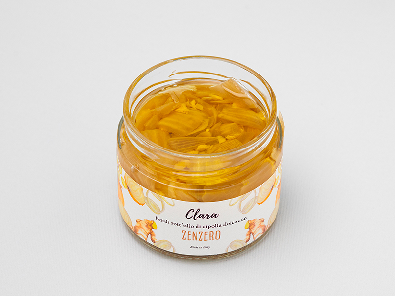 Clara sweet onion petals in oil with ginger